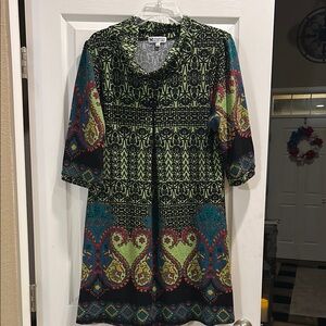 Papillon Blanc Vibrant Black and Green Mini Dress